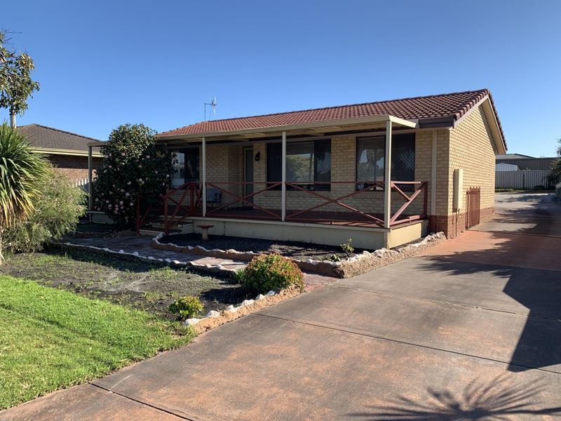 71 Sierra Crescent, Orana WA 6330