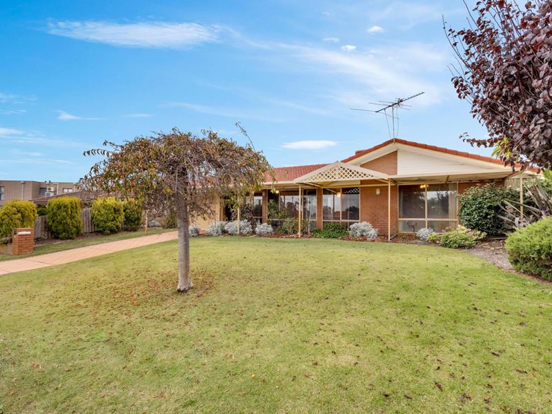 32 Danbury Crescent, Girrawheen WA 6064