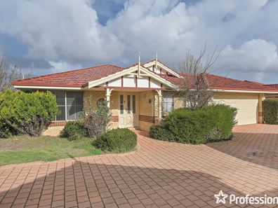 1/2 Planetree Pass, Canning Vale WA 6155