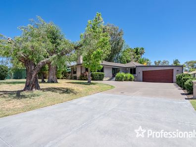 15 Aston Way, Gosnells WA 6110