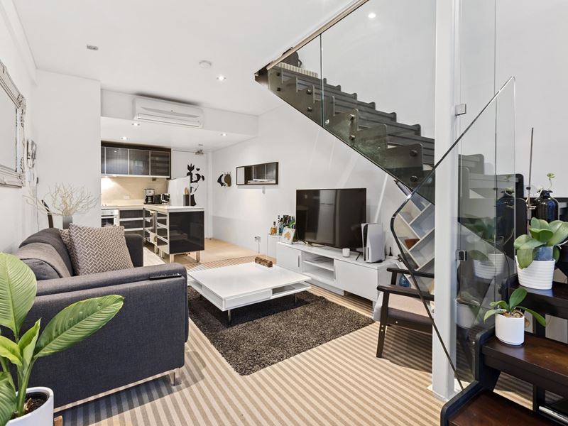 21/8 Victoria Ave, Perth