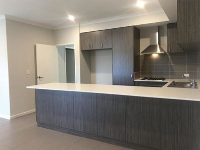 8 Baltic Approach, Piara Waters WA 6112