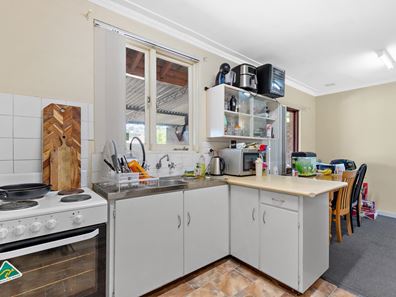 48 Spring Road, Thornlie WA 6108
