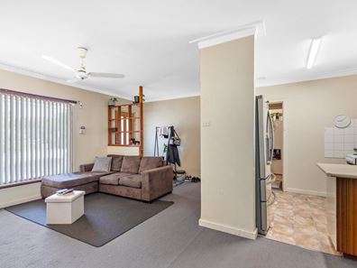 48 Spring Road, Thornlie WA 6108