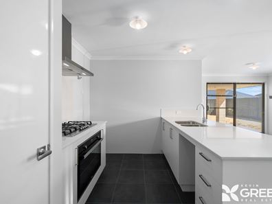 5 Topiary Street, Lakelands WA 6180