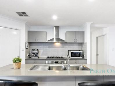 161 Whadjuk Dr, Hammond Park WA 6164