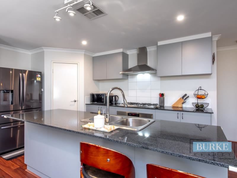 13 Grenache Chase, Pearsall WA 6065