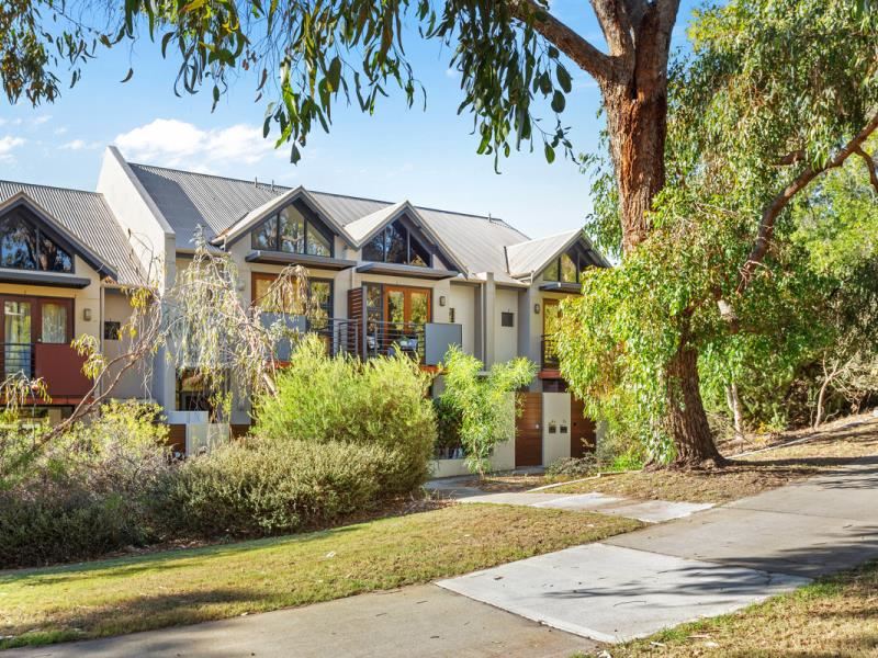 8/2 Quintilian Road, Mount Claremont