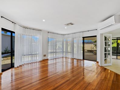 7 Penda Close, Halls Head WA 6210