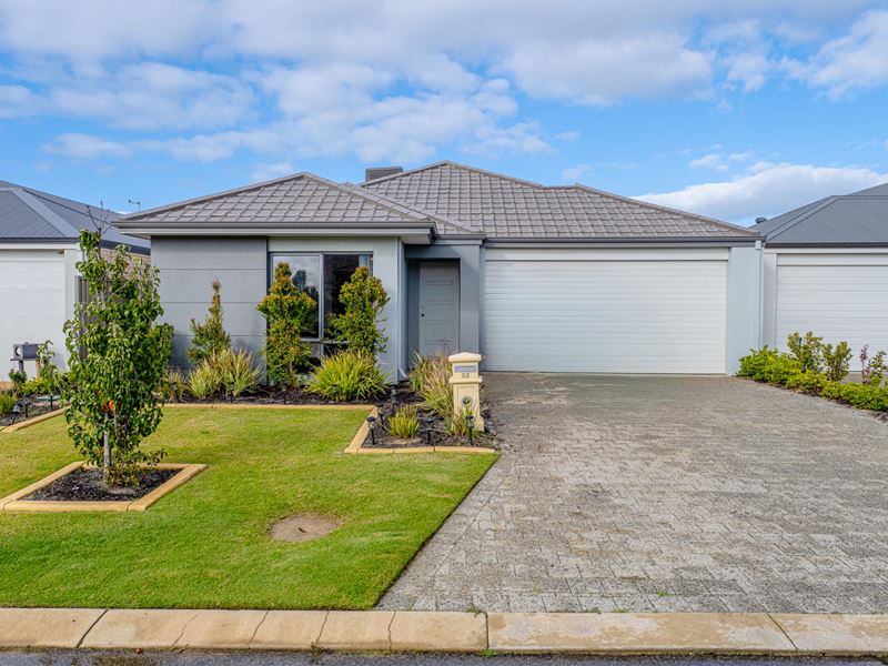 32 Harvey Crescent, South Yunderup WA 6208