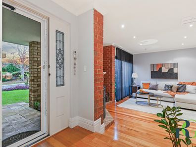 2 Harwood Rise, Leeming WA 6149