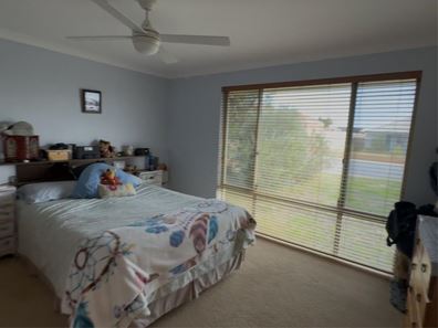 6 Doreen Pass, Wandina WA 6530