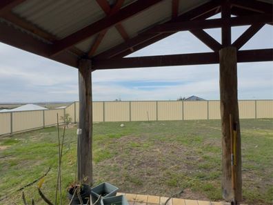 6 Doreen Pass, Wandina WA 6530