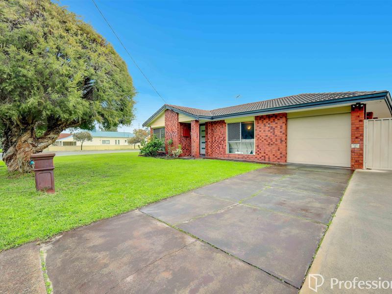 16 Stockman Way, Cannington WA 6107