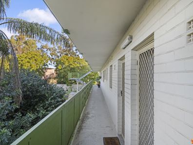 8/13 Milton Place, Orelia WA 6167
