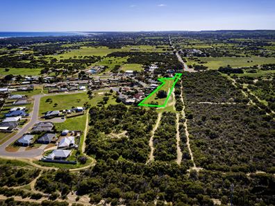 104 Chapman Valley Road, Waggrakine WA 6530