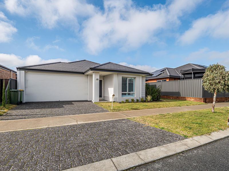 18 Plavin Street, Piara Waters WA 6112