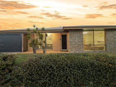 10 Alpina Promenade, Banksia Grove WA 6031