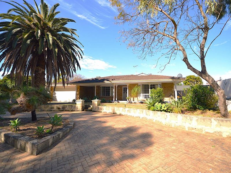 1 Darley Grove, Halls Head WA 6210