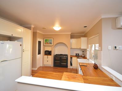 1 Darley Grove, Halls Head WA 6210
