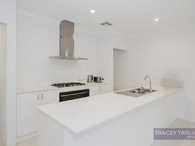 6 Ovata Way, Jindalee WA 6036