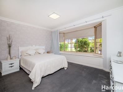2 Ballantrae Court, Kingsley WA 6026