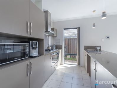 82 Glasshouse Drive, Banksia Grove WA 6031