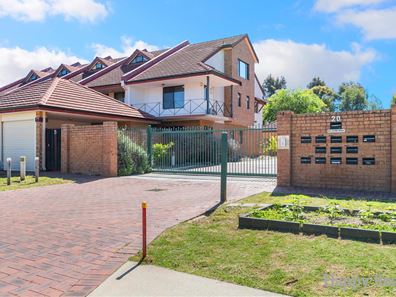 18/20 Gochean Avenue, Bentley WA 6102
