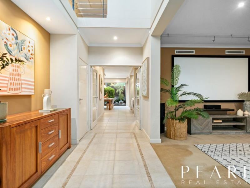 16 Plumosa Mews, Duncraig