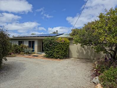 17 Birdwood Street, Hopetoun WA 6348