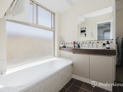 10 Longton Way, Ellenbrook WA 6069