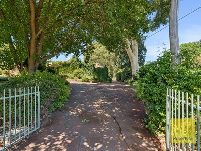 6 Lindsay Street, Kalamunda WA 6076