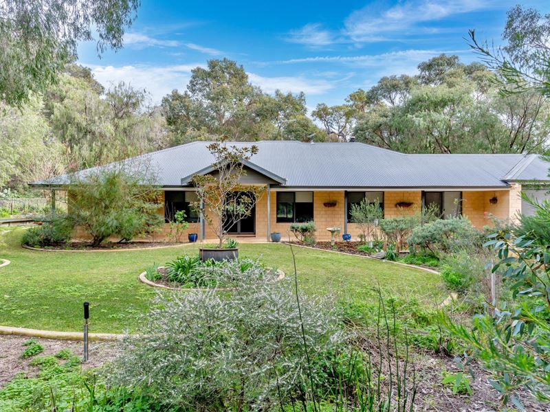 4 Crescent Drive, Bouvard WA 6211
