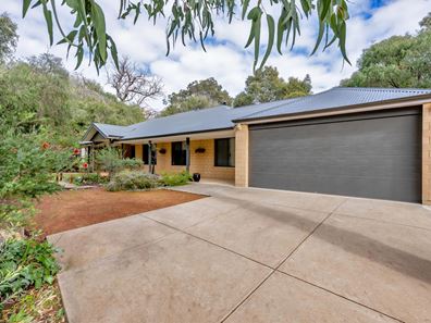 4 Crescent Drive, Bouvard WA 6211