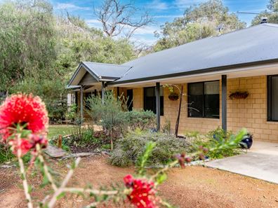 4 Crescent Drive, Bouvard WA 6211