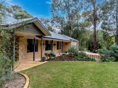 4 Crescent Drive, Bouvard WA 6211
