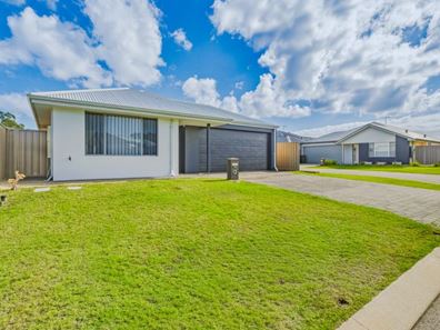 16 Kirkbrae Pass, Meadow Springs WA 6210