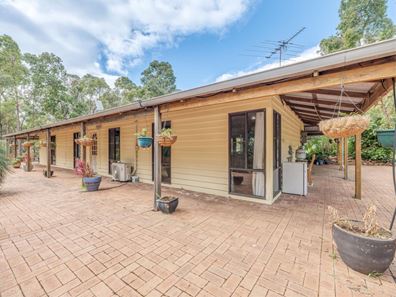 160 Bambrook Street, Sawyers Valley WA 6074