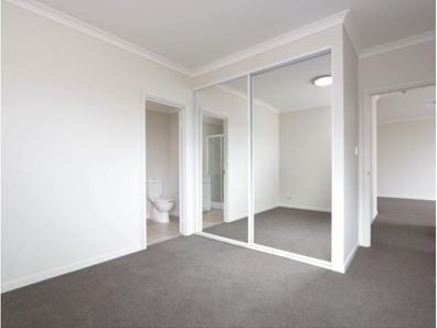 305/21 Malata Crescent, Success WA 6164