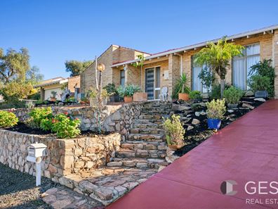 25 Holden Drive, Noranda WA 6062