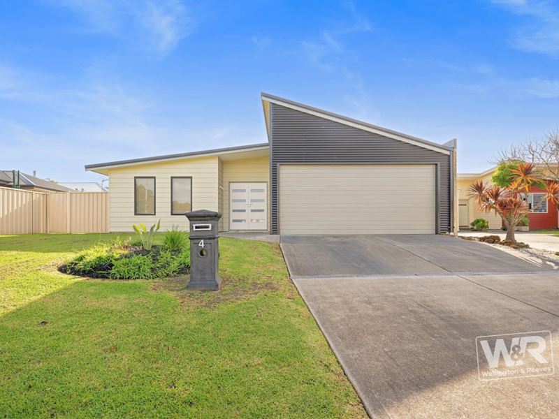 4 Hogarth Road, Mckail WA 6330