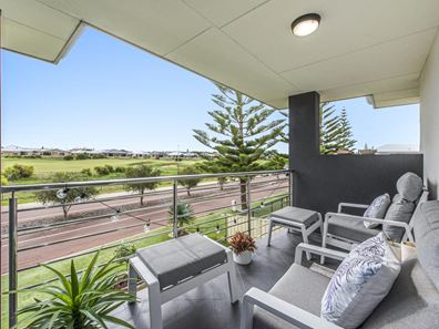 68 Bancoura Parkway, Secret Harbour WA 6173