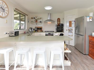 16 Flintoff Road, Hester Brook WA 6255