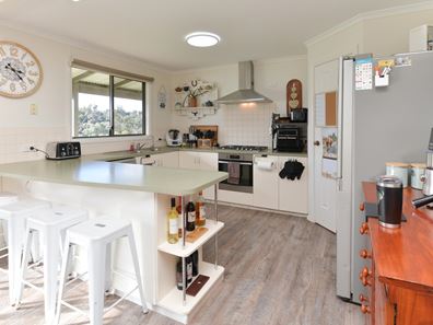 16 Flintoff Road, Hester Brook WA 6255