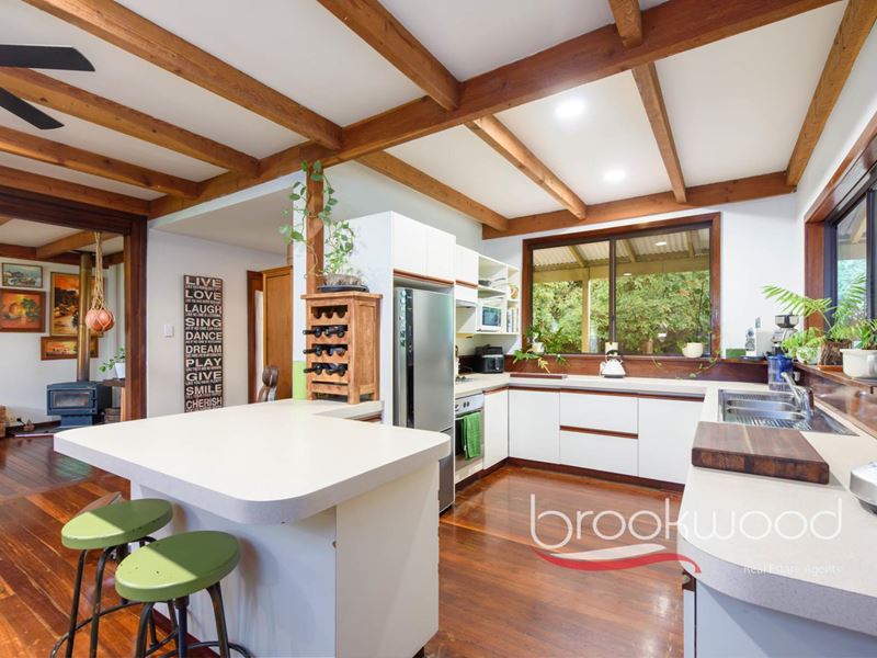 15 Royston Place, Mount Helena WA 6082