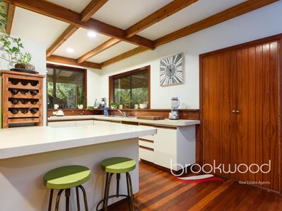 15 Royston Place, Mount Helena WA 6082