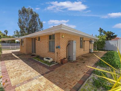 2A Bellbird Ln, Ballajura WA 6066