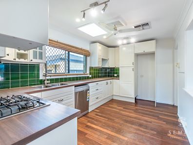 15 Gregory Way, Coolbellup WA 6163