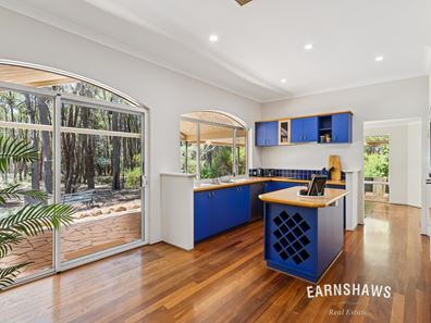 335 Railway Terrace, Sawyers Valley WA 6074