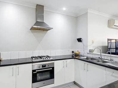 3/8 Toledo Close, Cannington WA 6107
